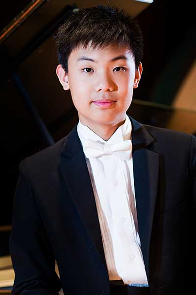 Picture of Raymond Feng